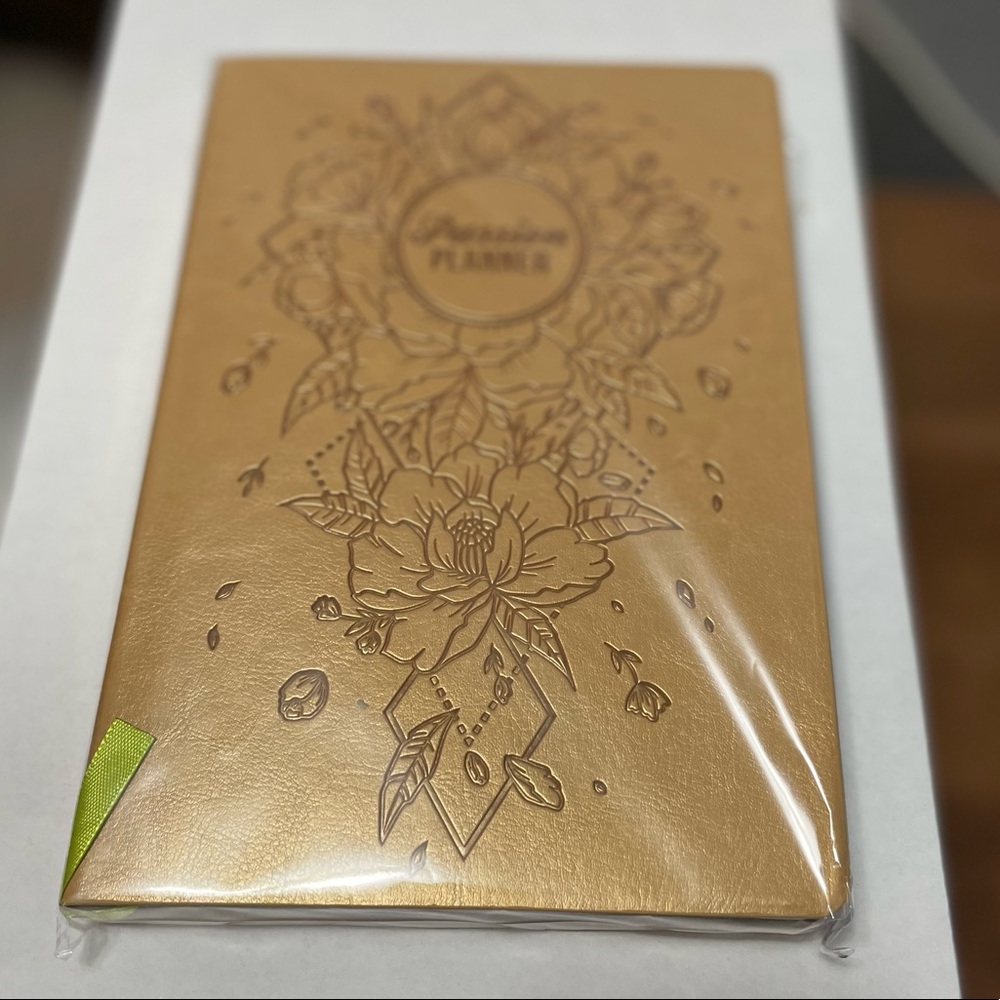 Passion Planner Daily, color: Gold, Limited Edition NWOT